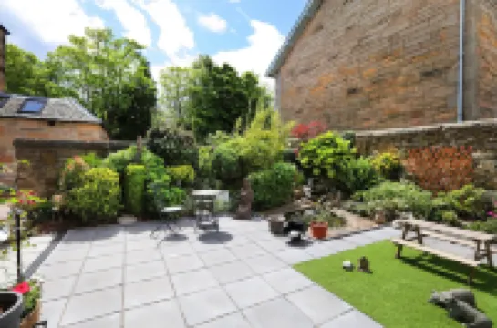 Lauderville Guest House