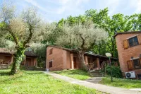 Camping Villaggio Cerquestra Hotel in zona Comma Srl