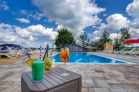 Panorama Berghotel Wettiner Höhe Отели в г. Нойхаузен