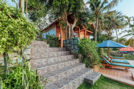 Green Valley Bungallow Отели рядом с достопримечательностью «Giri Putri Cave»