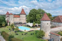 Les Dépendances du Château Chapeau Cornu - ที่มีสระว่ายน้ำ