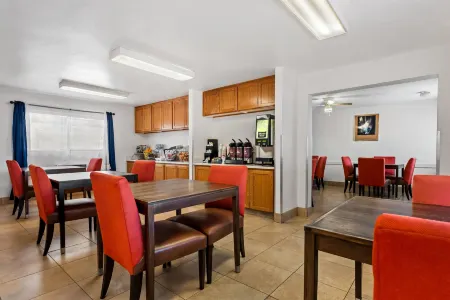 Travelodge by Wyndham Page, View of Lake Powell Отели рядом с достопримечательностью «Пейдж Лейк Пауэлл Кэмпграунд»