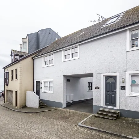 Harry's - 2 Bedroom Holiday Home - Tenby