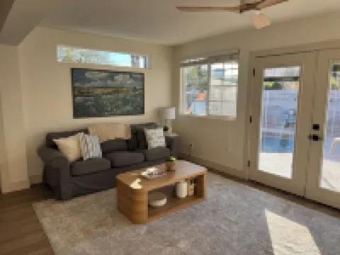 3-bedroom bungalow with pool and hot tub