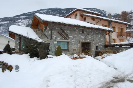 Hotel Lo Fleyé Отели в г. Plan D'introd