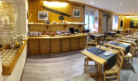 Hotel les Montagnards Отели в г. Монтлебон