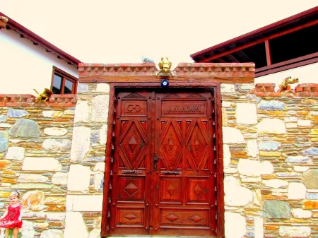 Amazon Petite Palace