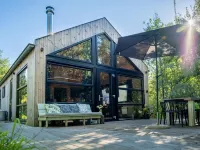 Waterlodge Skries in Nes Hotels in Grouw