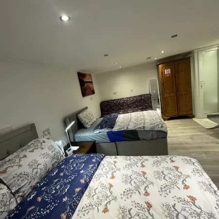 North Avenue Guest House Ltd, Heathrow Airport-Free Parking