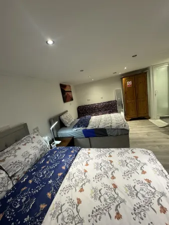 North Avenue Guest House Ltd, Heathrow Airport-Free Parking Отели рядом с достопримечательностью «Gurdwara Sri Guru Singh Sabha»