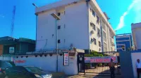 Autograph Apartment