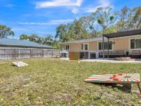 Hot Tub, Fire Pit, Near the Beach! Hotels in Edgewater