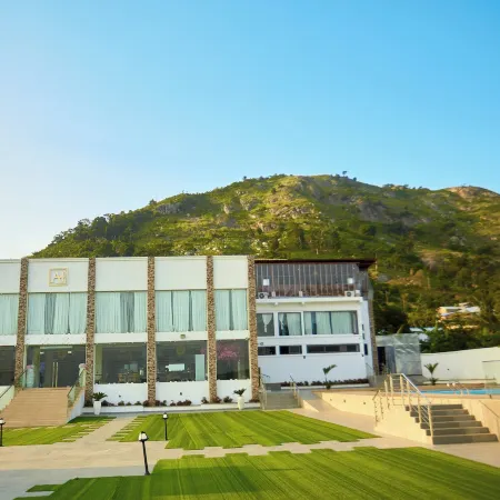 Abram Hills Hotel Ltd