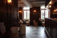 Hostellerie de la Porte Bellon Hotels in Chamant