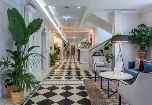 퀸즈 코트 호텔 앤드 레지던스