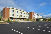 Fairfield Inn & Suites Plymouth White Mountains - parking