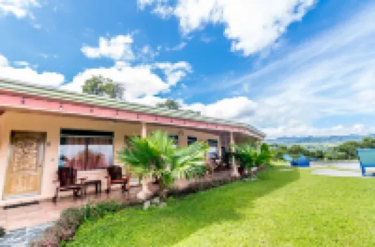 Nepenthe B&B โรงแรมใน