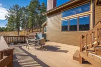 Peaceful Pines 5 Br Home with Jacuzzi