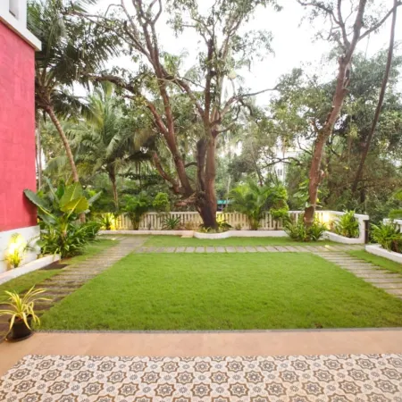 Spacious 3-Br Apartment with Pool in Candolim