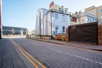 Higgihaus #5 5 of 7 Rooms Monday - Friday Hotels in Butetown