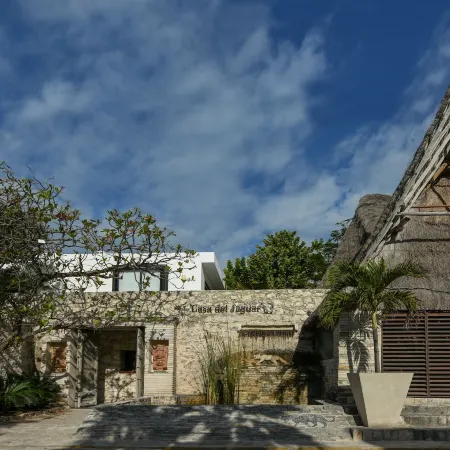 Casa del Jaguar Beach Hotel