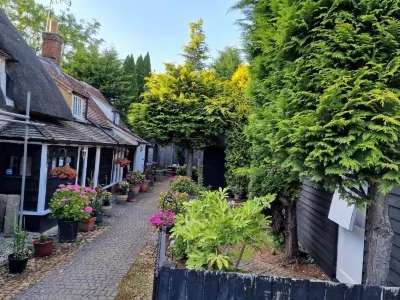 AbingPlough House Hotels near Radley