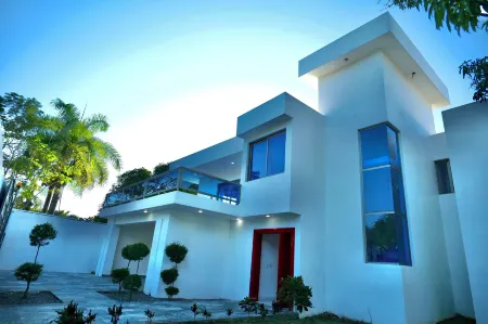 Villa Pravda Guerra 4BR 6BDS 12PAX Отели в г. Сан-Кристобаль
