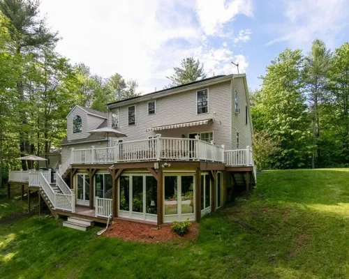 Six-Bedroom Family Retreat Hotels in Somersworth