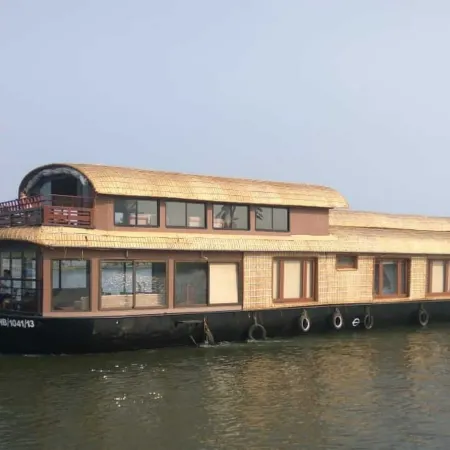 Upper Deck Houseboats