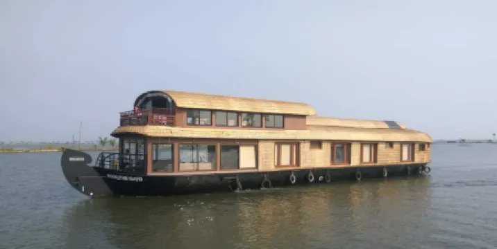 Upper Deck Houseboats
