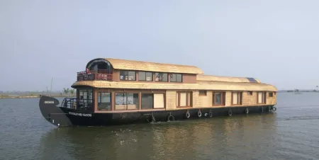 Upper Deck Houseboats Отели рядом с достопримечательностью «Кидангампарамбу Сри Буванесвари Темпл»