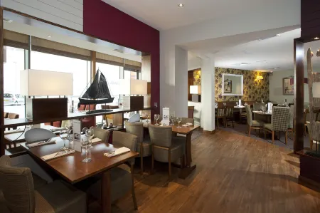 Premier Inn Belfast Titanic Quarter Отели рядом с достопримечательностью «Кафедральный собор Сейнт Питер»