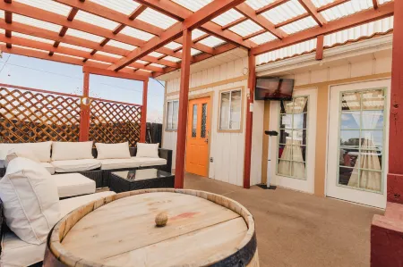 1 or 3 Bedroom Apartment with Full Kitchen