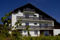Garni Hotel & Ferienwohnungen Seeschlößchen Các khách sạn ở Reinhardshausen