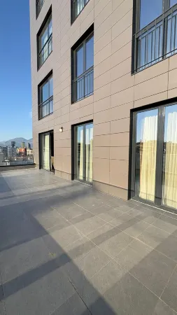 Blue Boutique Apartments 1 Отели рядом с достопримечательностью «Национальный театр оперы и балета Албании»