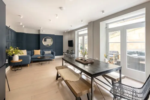 Wine Vaults with Hot Tub & Private Courtyard - balcón