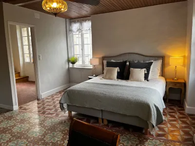La MaisonLight & Airy Home in the Heart of Pézenas Fontaine Gout d'Aventure附近的飯店