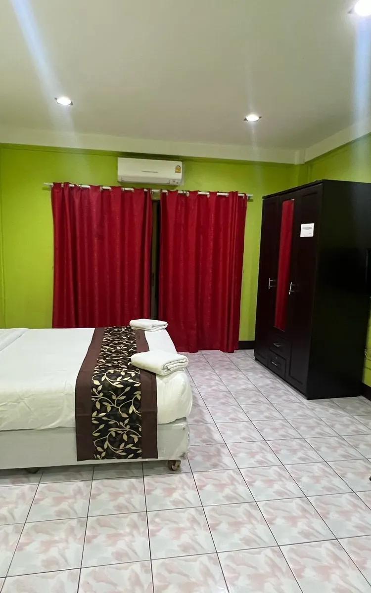 ห้องดีลักซ์ เตียงใหญ่ พร้อมวิวเมือง