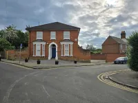 Private Room in Town Centre Free Parking WI FI and Patio with AA Stay Ltd Hotel a Aylesbury