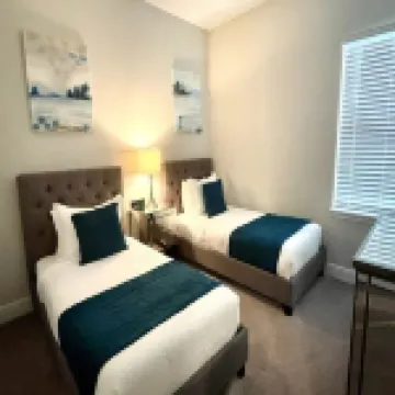 Balmoral Resort 4 Bedroom 3 Bath Home, Private Pool with Free Heat/Wifi/BBQ Inc