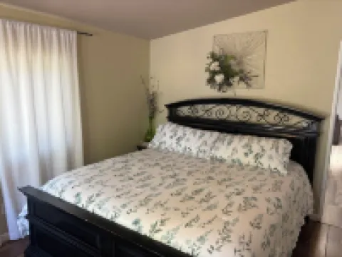 Tropical Retreat. Great for 6-8 guest. Close to beaches.