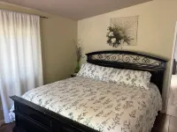 Tropical Retreat. Great for 6-8 guest. Close to beaches.