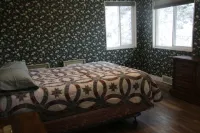 Charming 2-bedroom one bath house in marvelous Payette, with city views AC, WiFi
