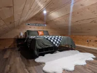 Wilderness Retreat 3-bedroom cabin in Eustis, Maine Hotels in Eustis