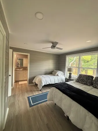 Spacious, Light Filled Apt. - Nestled along the Tuckasegee River, 2 Mi. from WCU Отели в г. Каллоухе