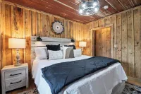 Hidden Oaks Elite Cabin # 4 Hotels in Henry County
