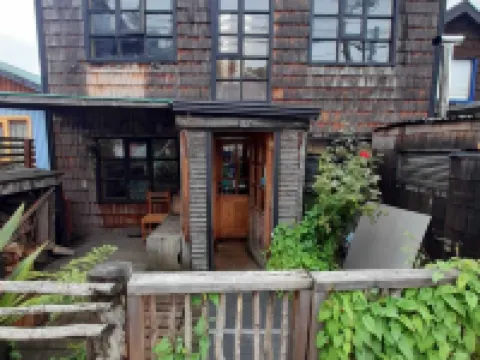 Hostal Palafito Waiwen Hotels in Castro