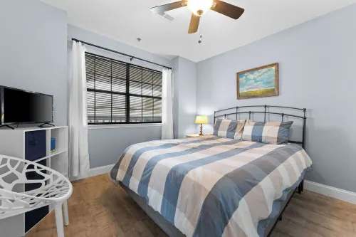 Charming 2-bedroom condo right behind SDC