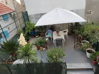 Cozy Studio Apartments with Terrace Near Kastela Promenade Hotels near Split Airport