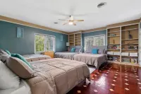 Private Heated Indoor Salt Water Pool House on 4 Acres! 2 Game Rooms & Fire Pit